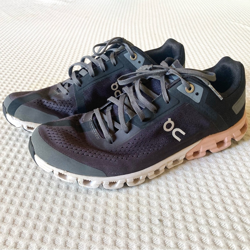 On Cloudflow Running Shoes Womens 8.5 Black & Pink CloudTec